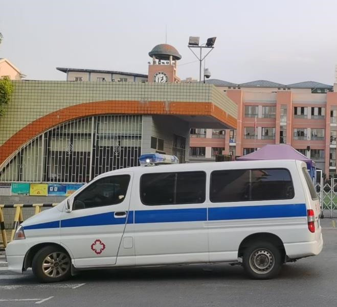 乐昌救护车出租护送骨折病人一公里多少钱